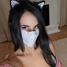 Felinatrix Evil kitten (@evilkitten) onlyfans model picture wearing a facemask