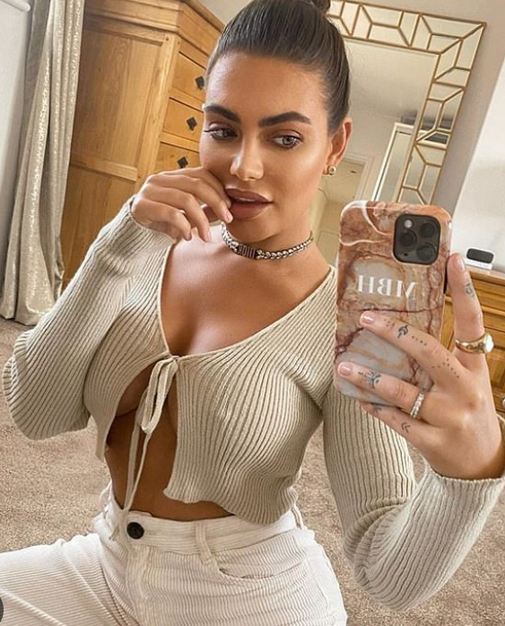 Highest Paid OnlyFans Creators Megan Barton Hanson taking mirror selfie